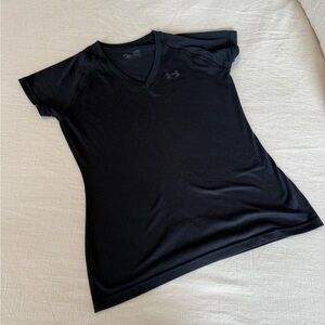Under Armour Women's full length Black V-Neck workout Top size XS